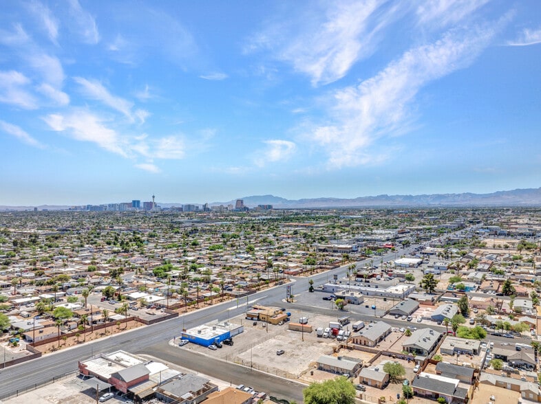 2722 E Lake Mead Blvd, North Las Vegas, NV à louer - Aérien - Image 2 de 8
