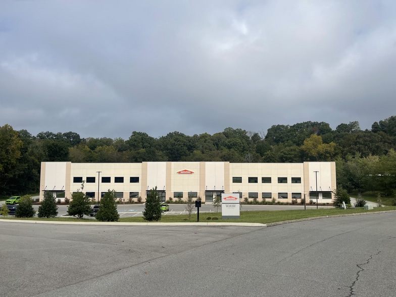 3065 Horseshoe Bend Ln, Knoxville, TN for lease - Building Photo - Image 1 of 1