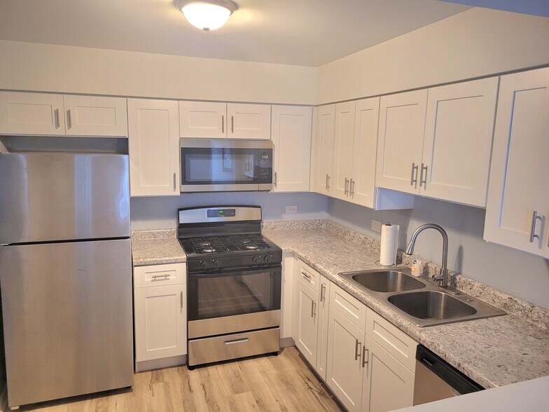1322 E 9th St, Lockport, IL à vendre - Photo intérieure - Image 1 de 18