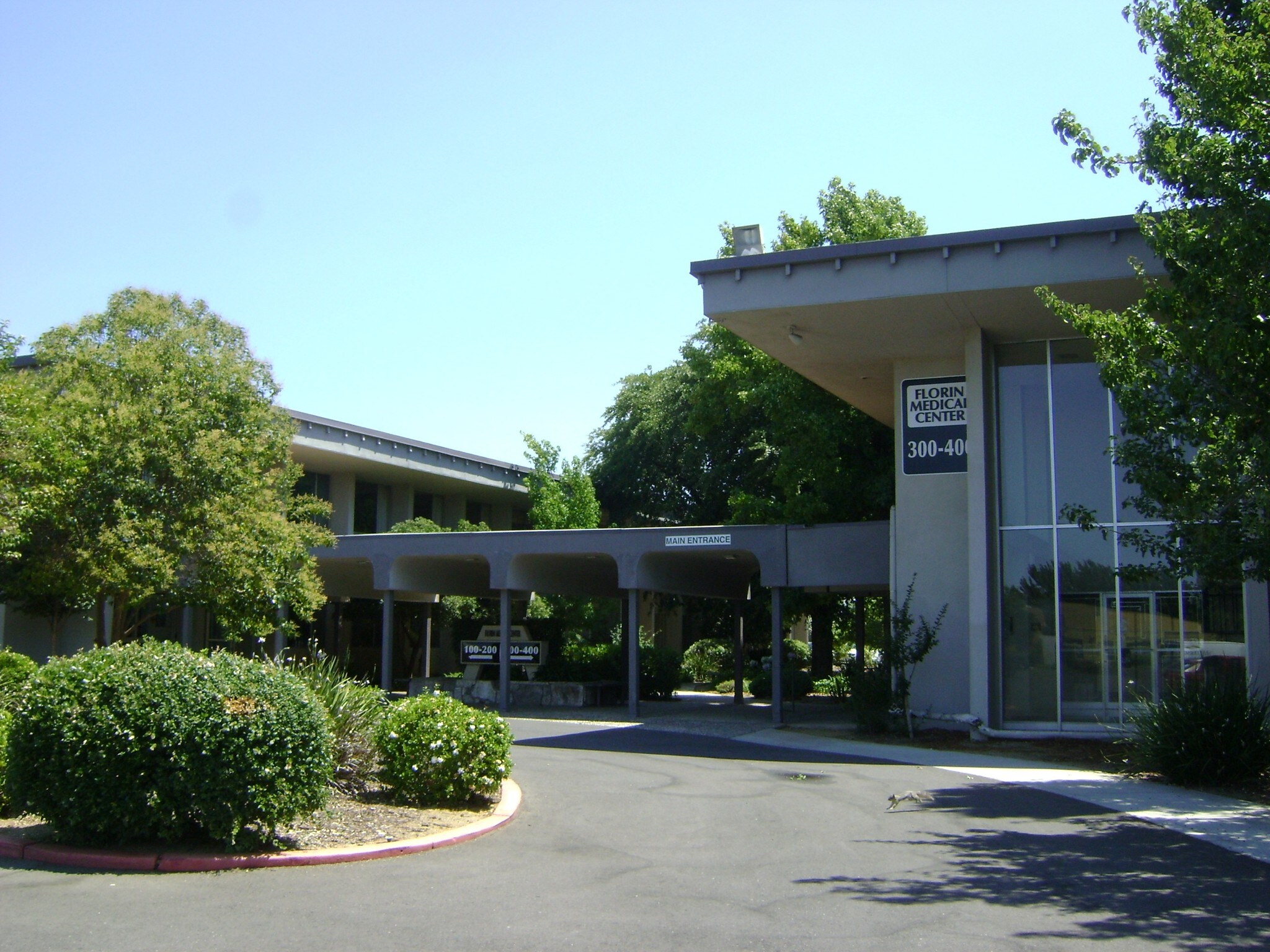 7275 E Southgate Dr, Sacramento, CA à louer Photo du bâtiment- Image 1 de 12