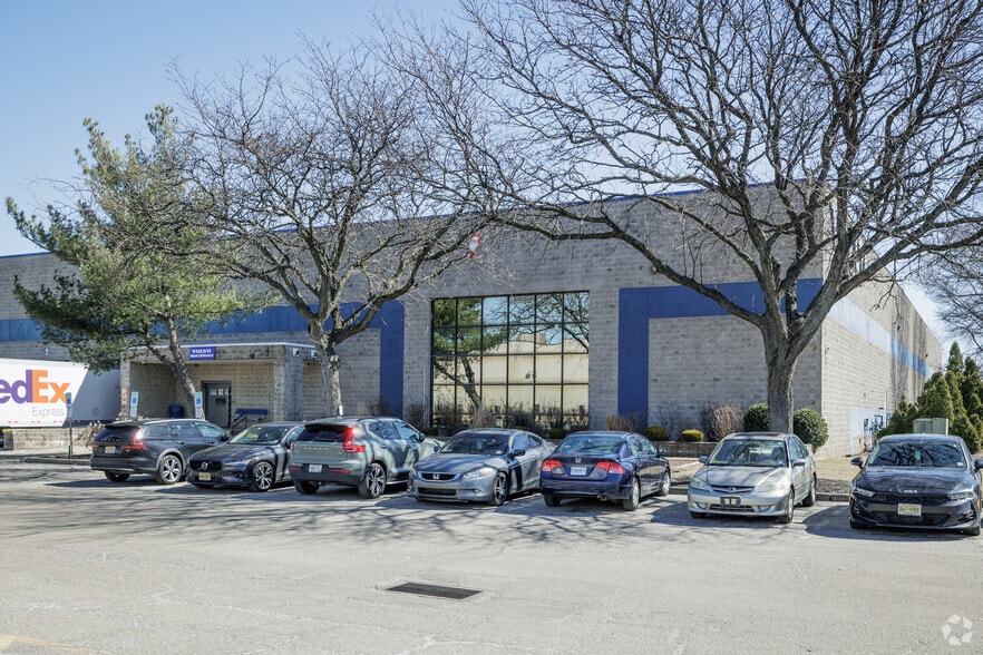 300 Howmedica Way, Rutherford, NJ for lease - Building Photo - Image 3 of 5