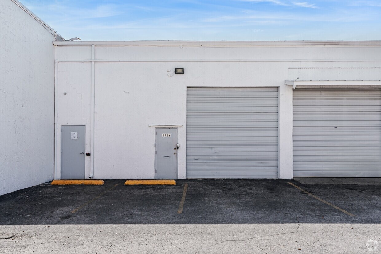 1703-1747 NW 38th Ave, Lauderhill, FL for lease Interior Photo- Image 1 of 3