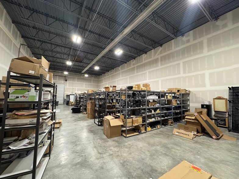 8018 S Welby Park Dr, West Jordan, UT à vendre - Photo du bâtiment - Image 3 de 14