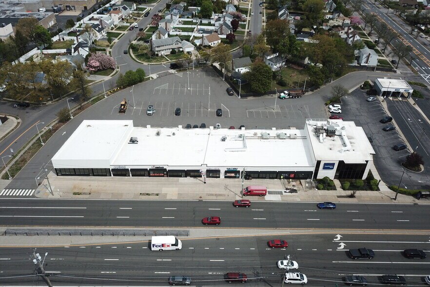 3695-3715 Hempstead Tpke, Levittown, NY à louer - Photo du bâtiment - Image 2 de 5