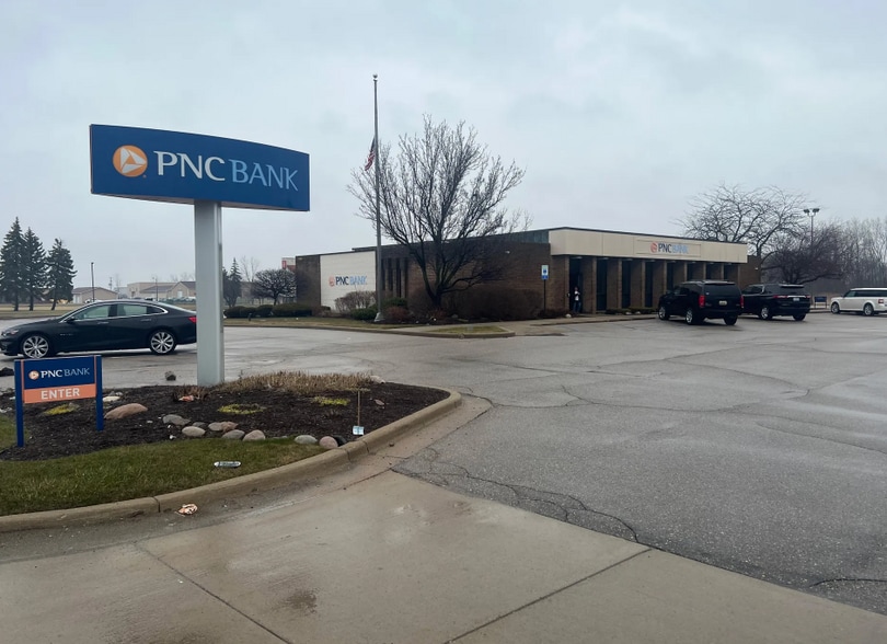 1140 S Outer Dr, Saginaw, MI à vendre - Photo du bâtiment - Image 2 de 4