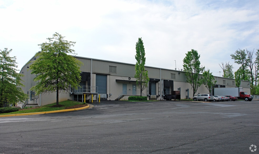 8308 Cinder Bed Rd, Lorton, VA for lease - Building Photo - Image 3 of 9