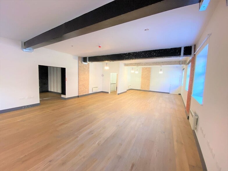 10 Market Pl, Brentford for lease - Interior Photo - Image 3 of 16