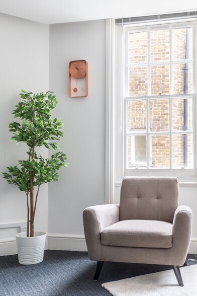 4 Bloomsbury Sq, London for lease - Interior Photo - Image 3 of 10