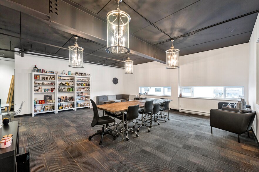 1856 Pandora St, Vancouver, BC à vendre - Photo du bâtiment - Image 3 de 8