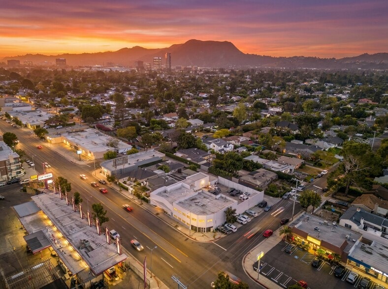 10520 Magnolia Blvd, North Hollywood, CA for sale - Aerial - Image 2 of 41