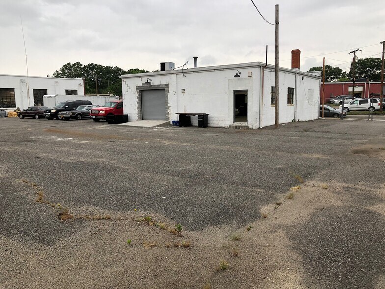 1015 W Graham Rd, Richmond, VA à louer - Photo du bâtiment - Image 3 de 12