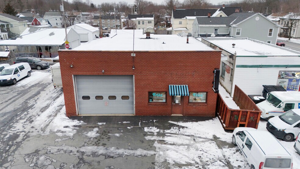 27 Division St, Waterford, NY à vendre - Photo du bâtiment - Image 2 de 22