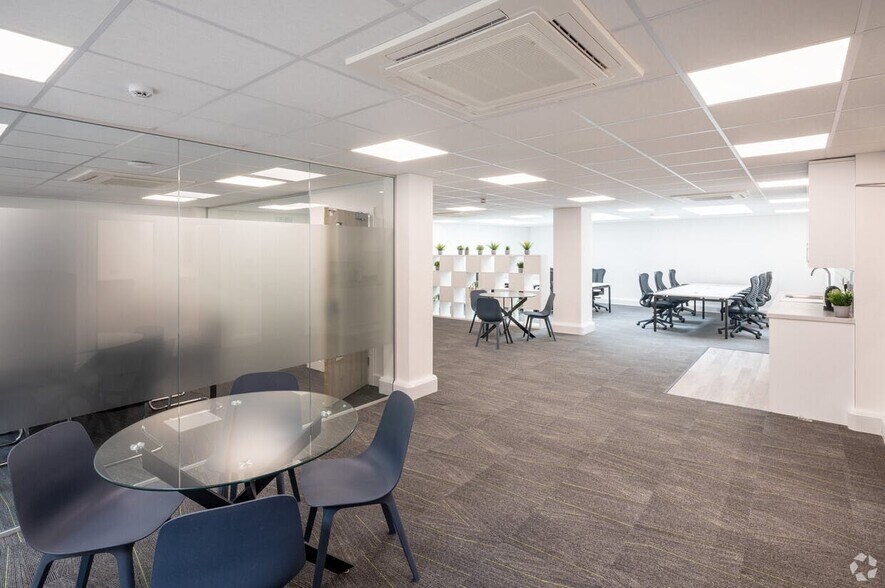 13-15 George St, Aylesbury à vendre - Photo du bâtiment - Image 3 de 15