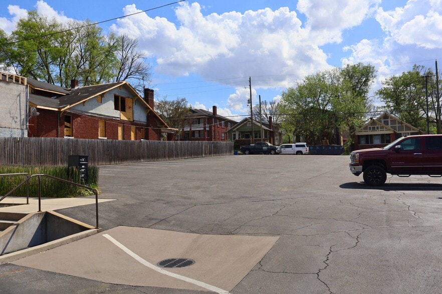 1304 McCallie Ave, Chattanooga, TN for lease - Building Photo - Image 3 of 8