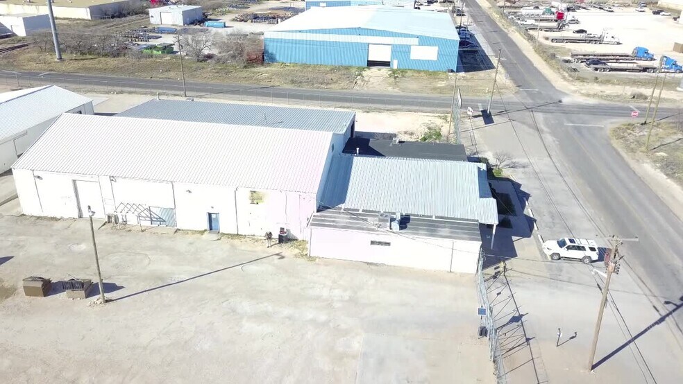 302 Industrial Ave, Odessa, TX à louer - Vidéo sur l’inscription commerciale - Image 2 de 75