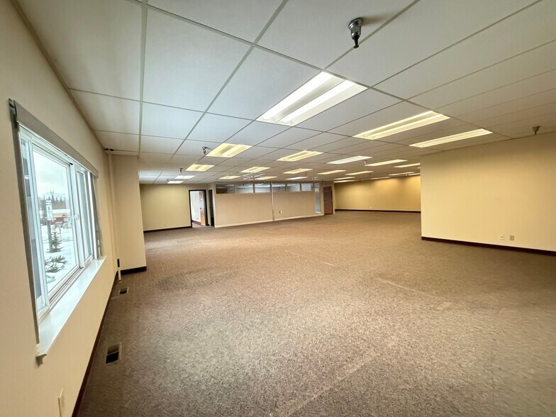 1301 Huffman Rd, Anchorage, AK à louer - Photo du bâtiment - Image 3 de 32