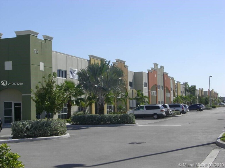 1825 NW 112th Ave, Miami, FL à louer - Photo du bâtiment - Image 2 de 10