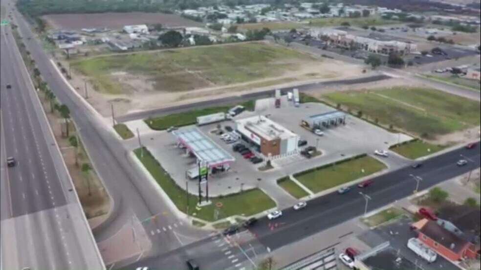 000 US Expressway 83, Alamo, TX à vendre - Vidéo sur l’inscription commerciale - Image 2 de 3