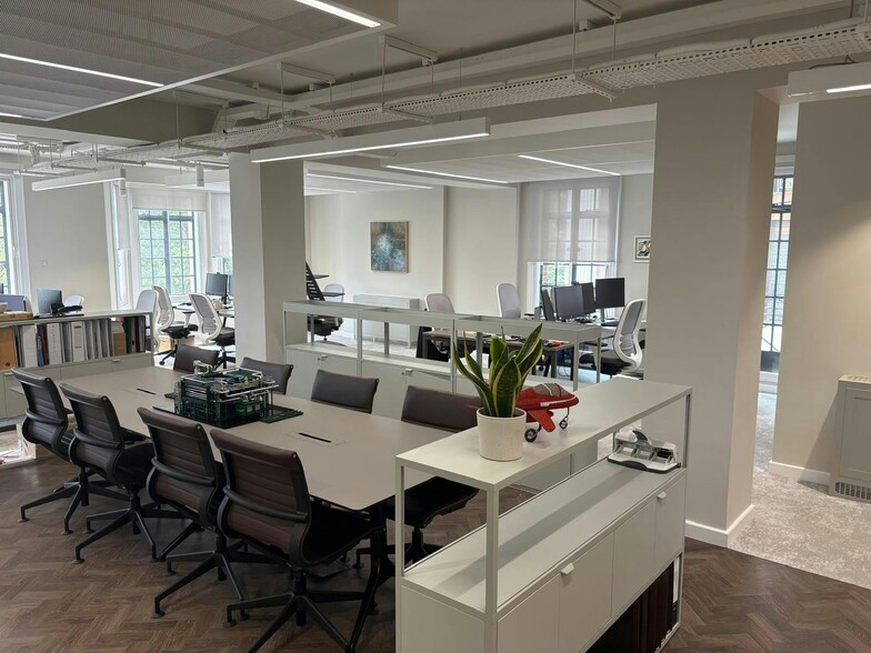 81 Piccadilly, London for lease - Building Photo - Image 2 of 6