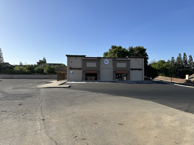 800-888 N Yosmeite Ave, Oakdale, CA for lease - Building Photo - Image 2 of 10