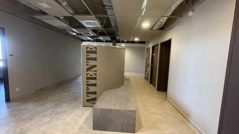 Office in Saran for lease - Interior Photo - Image 2 of 7