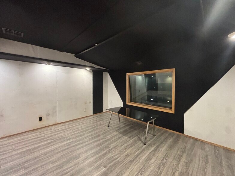 10843 Burbank Blvd, North Hollywood, CA à louer - Photo du bâtiment - Image 2 de 15