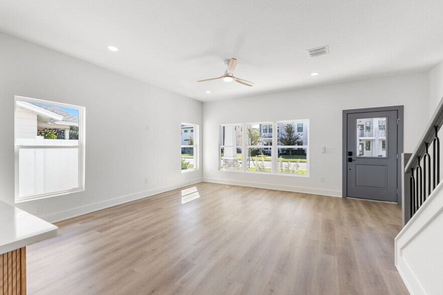 2525 13th Ave N, Saint Petersburg, FL à vendre - Photo du bâtiment - Image 3 de 31