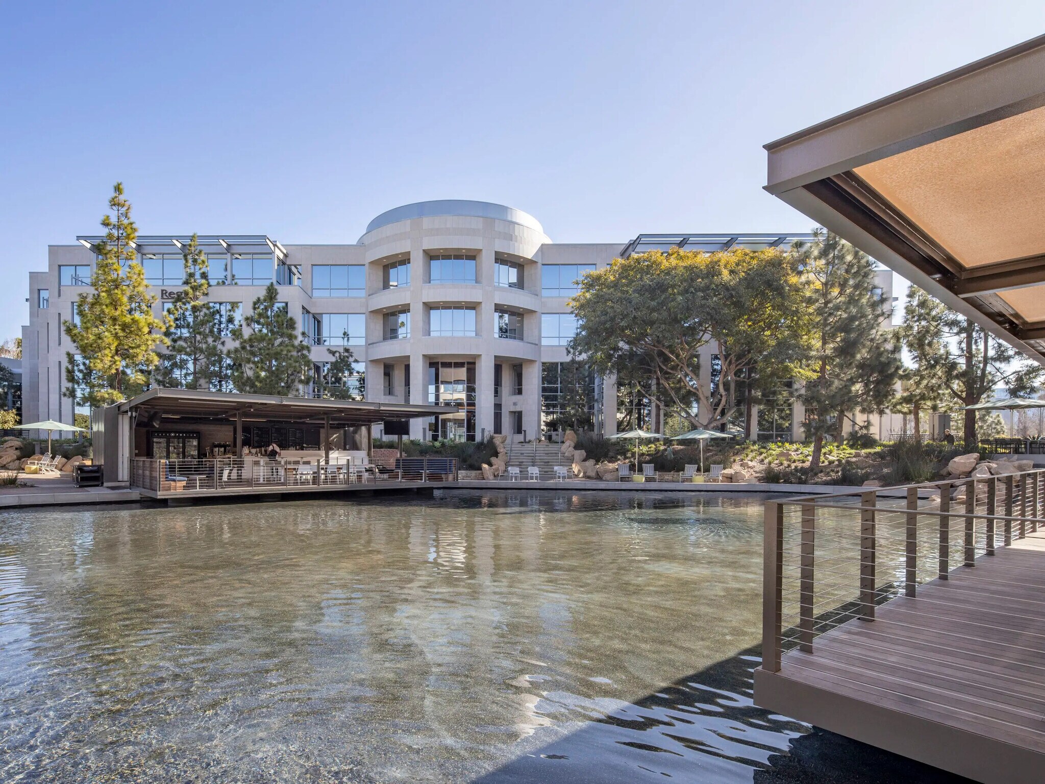 4435 Eastgate Mall, San Diego, CA à louer Photo principale- Image 1 de 5