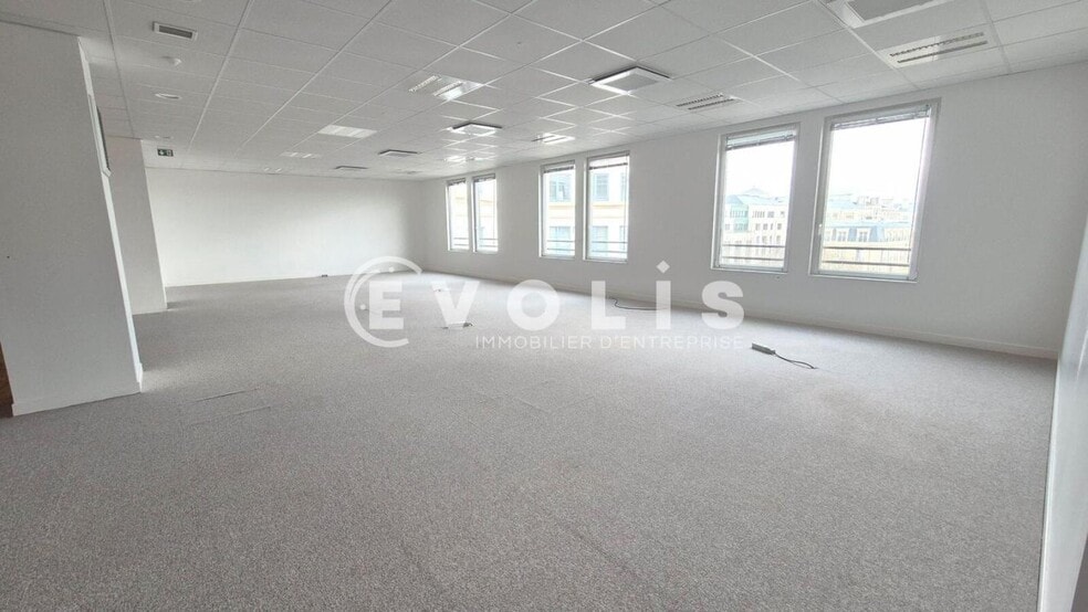 Office in Chessy for lease - Interior Photo - Image 1 of 5