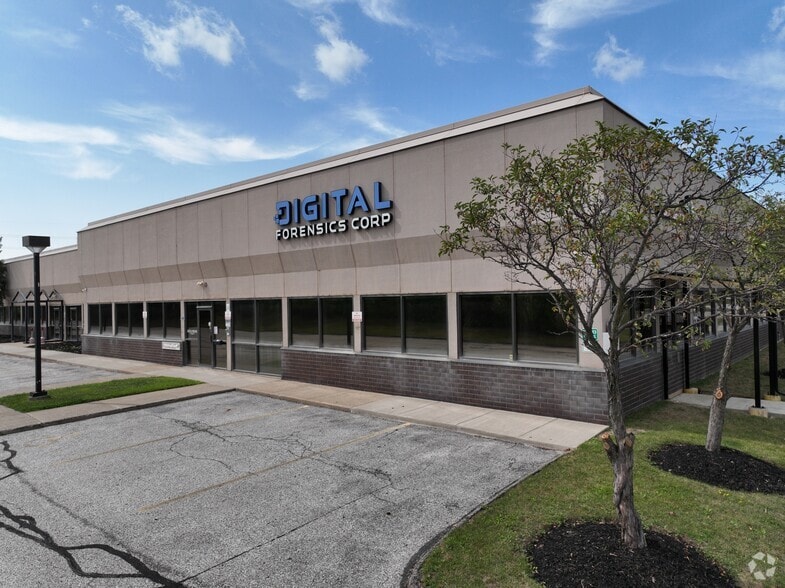 4400 Renaissance Pky, Warrensville Heights, OH for lease - Building Photo - Image 1 of 28
