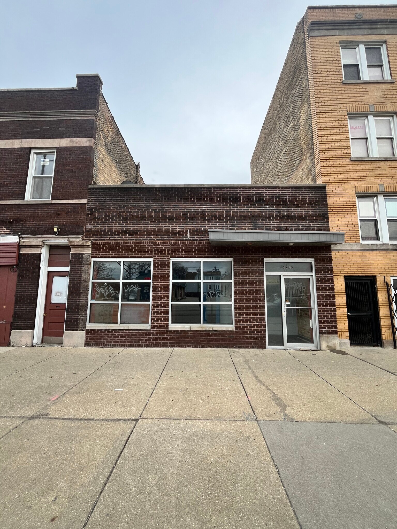 4203 W Fullerton Ave, Chicago, IL à vendre Photo principale- Image 1 de 27