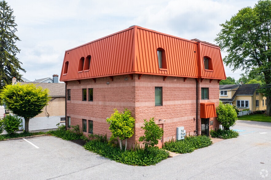 15 Reese Ave, Newtown Square, PA à louer - Photo du bâtiment - Image 1 de 4