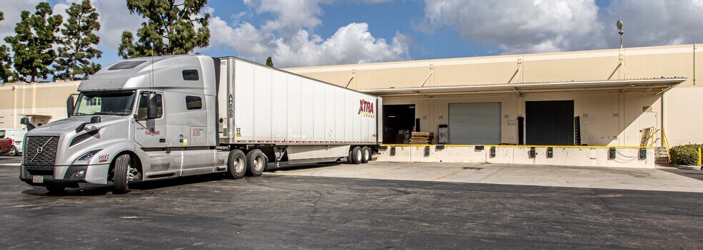 15300 Valley View Ave, La Mirada, CA à louer - Photo du bâtiment - Image 3 de 8