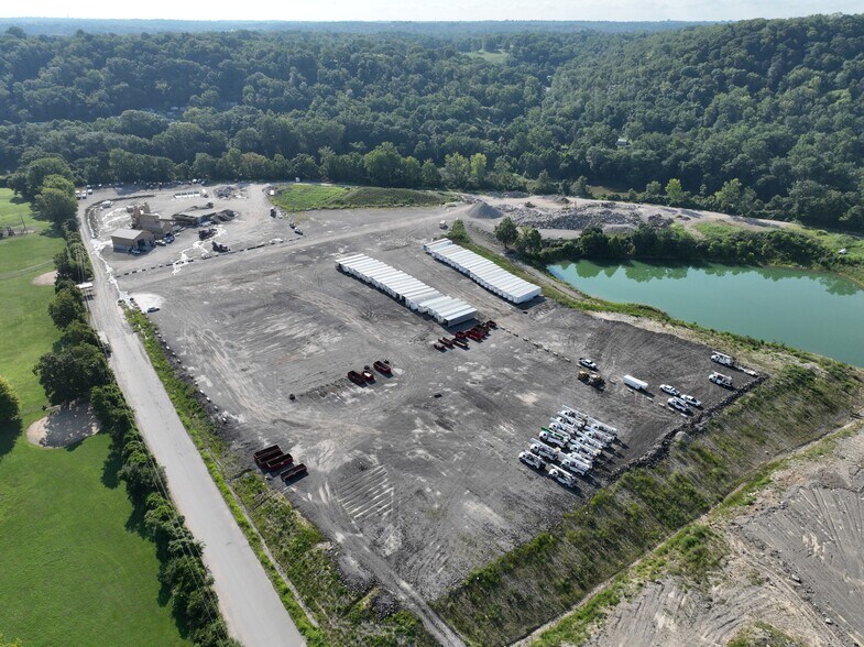 8073 Furlong Dr, Cleves, OH à louer - Photo du bâtiment - Image 2 de 4