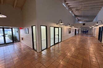 813 Brown Trl, Bedford, TX for lease Interior Photo- Image 1 of 15