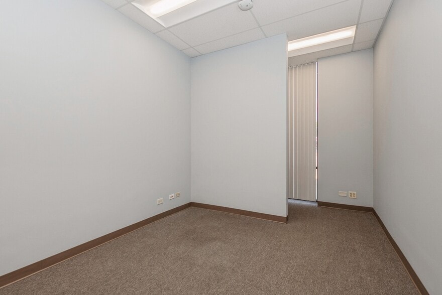 10522 S Cicero, Oak Lawn, IL for lease - Interior Photo - Image 3 of 6