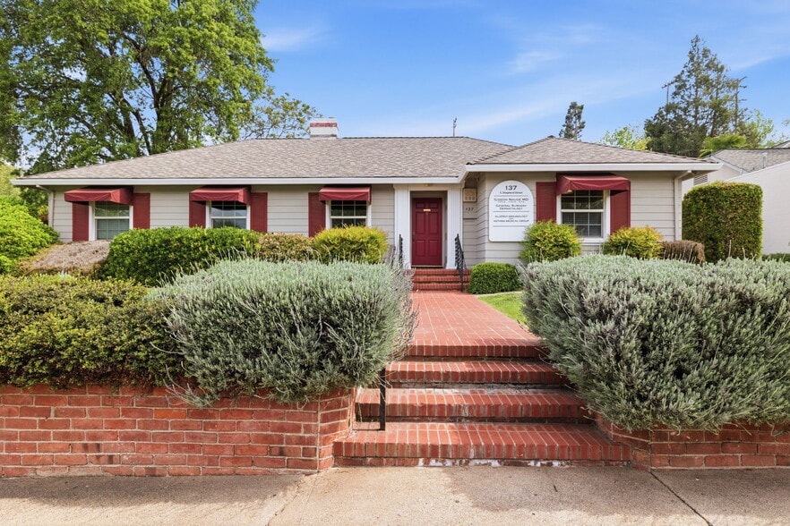137 S Shepherd St, Sonora, CA à vendre - Photo du bâtiment - Image 3 de 35