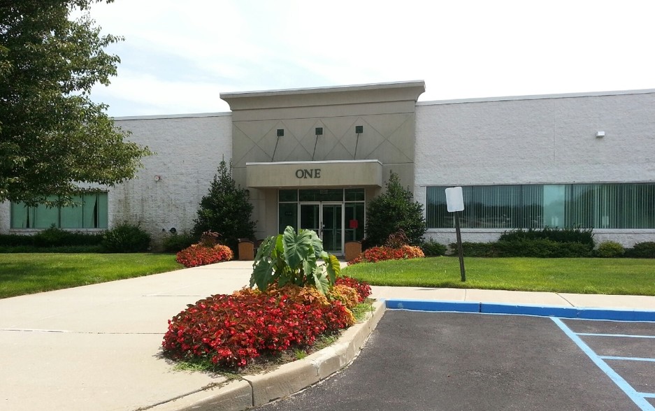 1 Corporate Dr, Holtsville, NY for sale - Primary Photo - Image 1 of 1