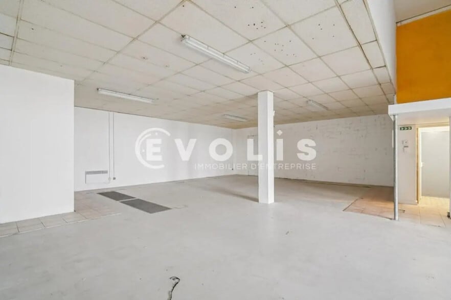 Flex in Neuilly-Plaisance for lease - Interior Photo - Image 3 of 14