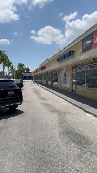 2001-2039 NE 163rd St, Miami, FL à louer - Vidéo sur l’inscription commerciale - Image 2 de 20