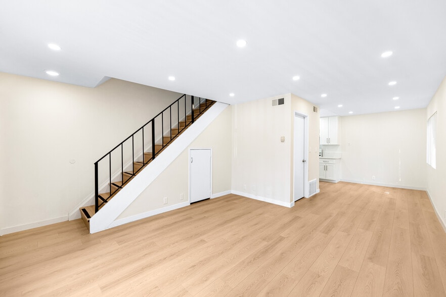 333 Riverdale Dr, Glendale, CA for sale - Building Photo - Image 3 of 22