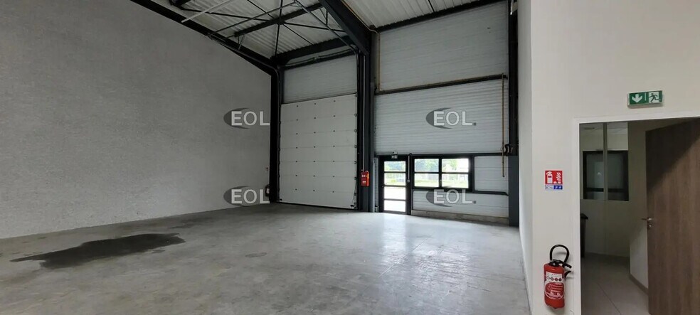 Flex in Décines-Charpieu for lease - Interior Photo - Image 3 of 8