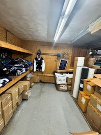 319 Hathaway Blvd, New Bedford, MA for sale - Interior Photo - Image 2 of 12