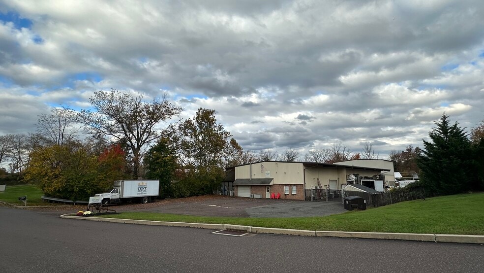 1191 Zara Dr, Pottstown, PA à vendre - Photo du bâtiment - Image 3 de 9