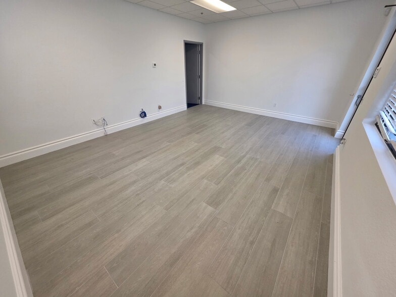 600 Capital St, Jupiter, FL for lease - Building Photo - Image 3 of 6