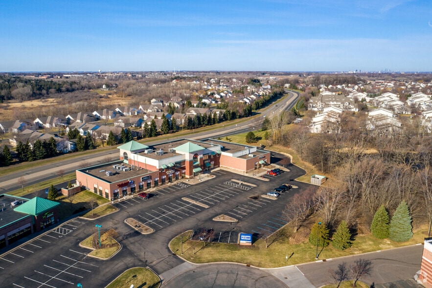 8290-8334 Tamarack Vlg, Woodbury, MN for lease - Building Photo - Image 2 of 9