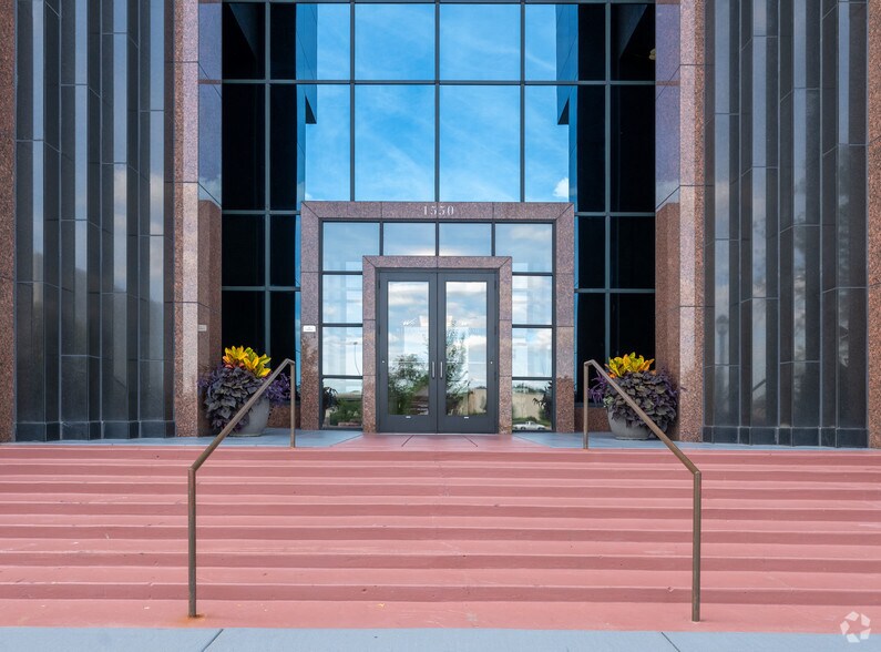1550 Utica Ave S, Saint Louis Park, MN à louer - Photo du bâtiment - Image 3 de 18