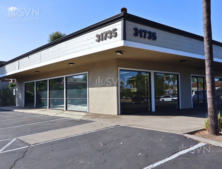 31733-31739 Riverside Dr, Lake Elsinore, CA à louer - Photo du bâtiment - Image 2 de 5