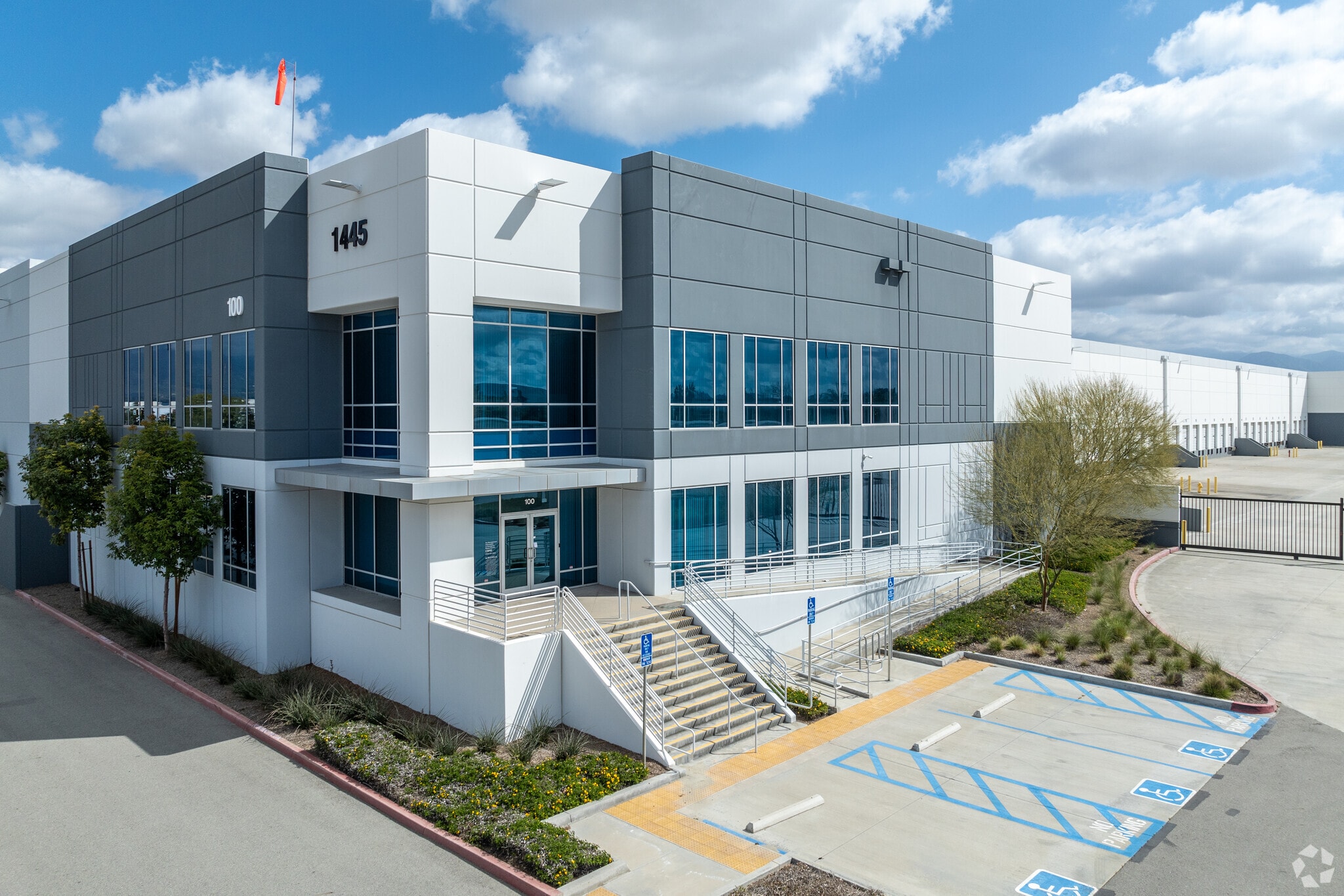 1445 S Tippecanoe Ave, San Bernardino, CA à louer Photo du bâtiment- Image 1 de 7