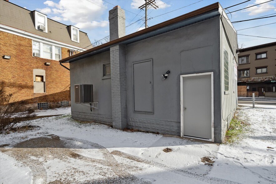 2404 Saw Mill Run Blvd, Pittsburgh, PA à vendre - Photo du bâtiment - Image 2 de 36